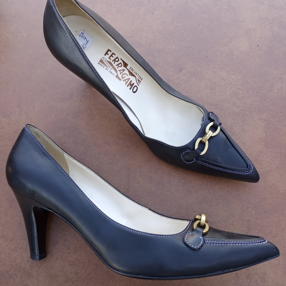 Salvatore Ferragamo 9B pointy toe pumps black